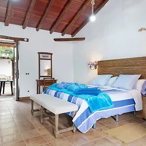 https://casita-tahona.in-canary-islands.com